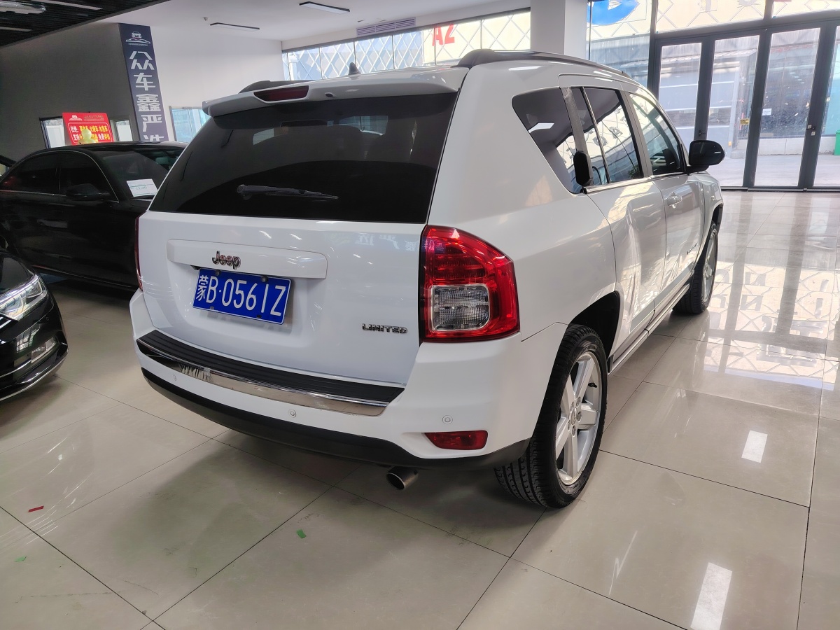 Jeep 指南者  2012款 2.4L 四驅(qū)豪華版圖片