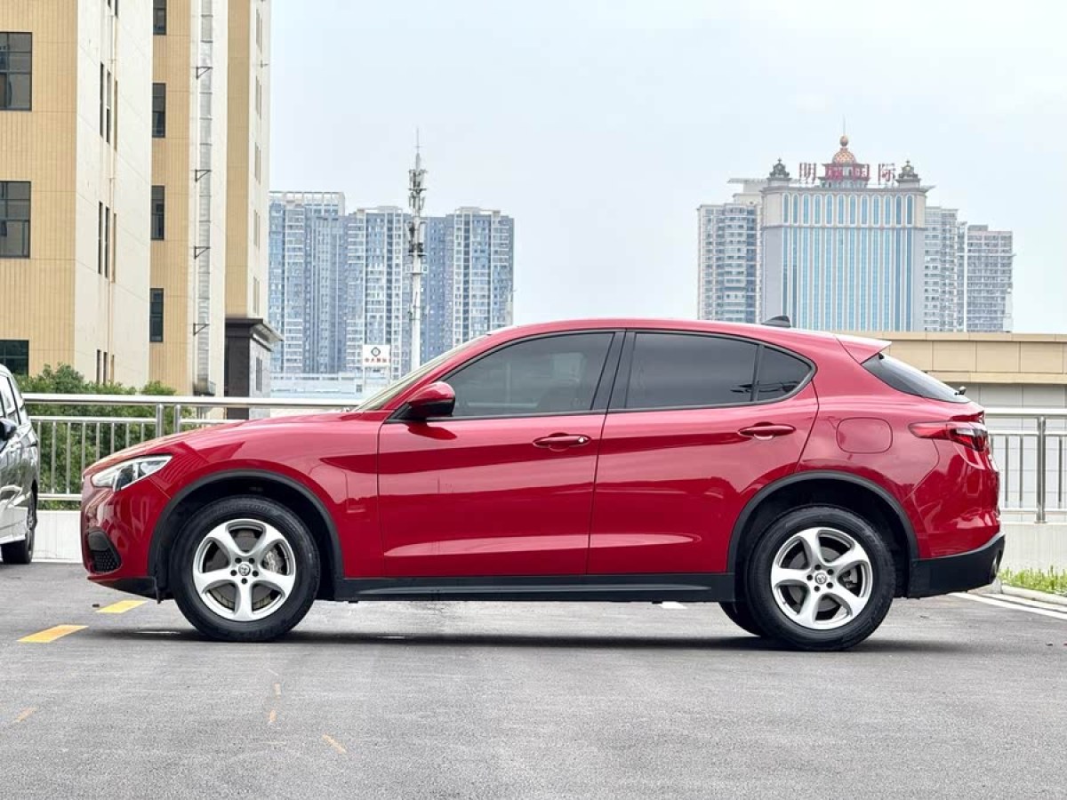 阿爾法·羅密歐 Stelvio  2017款 2.0T 200HP 精英版圖片