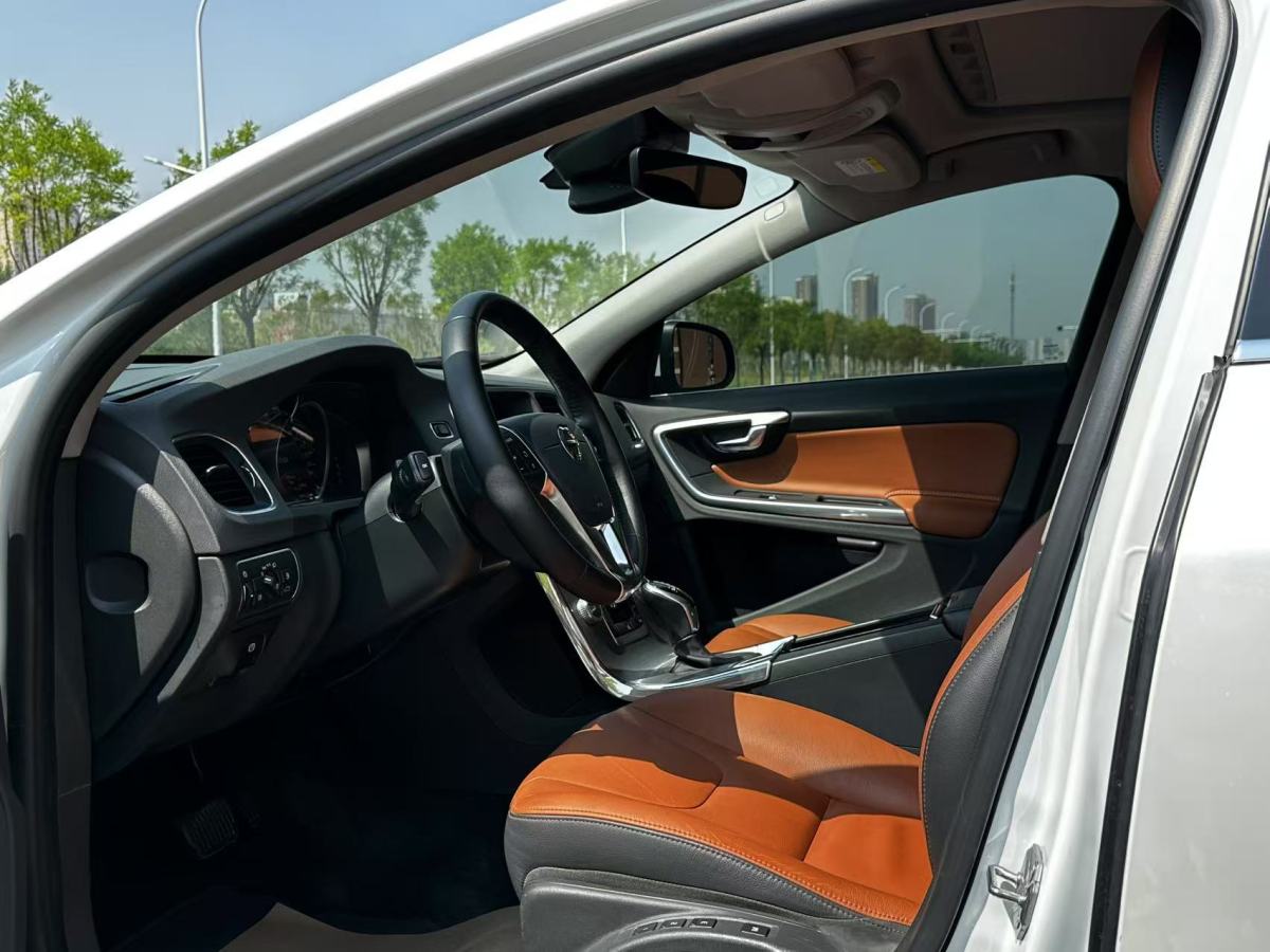 沃爾沃 S60  2014款 2.0T T5 個性運動版(改款)圖片