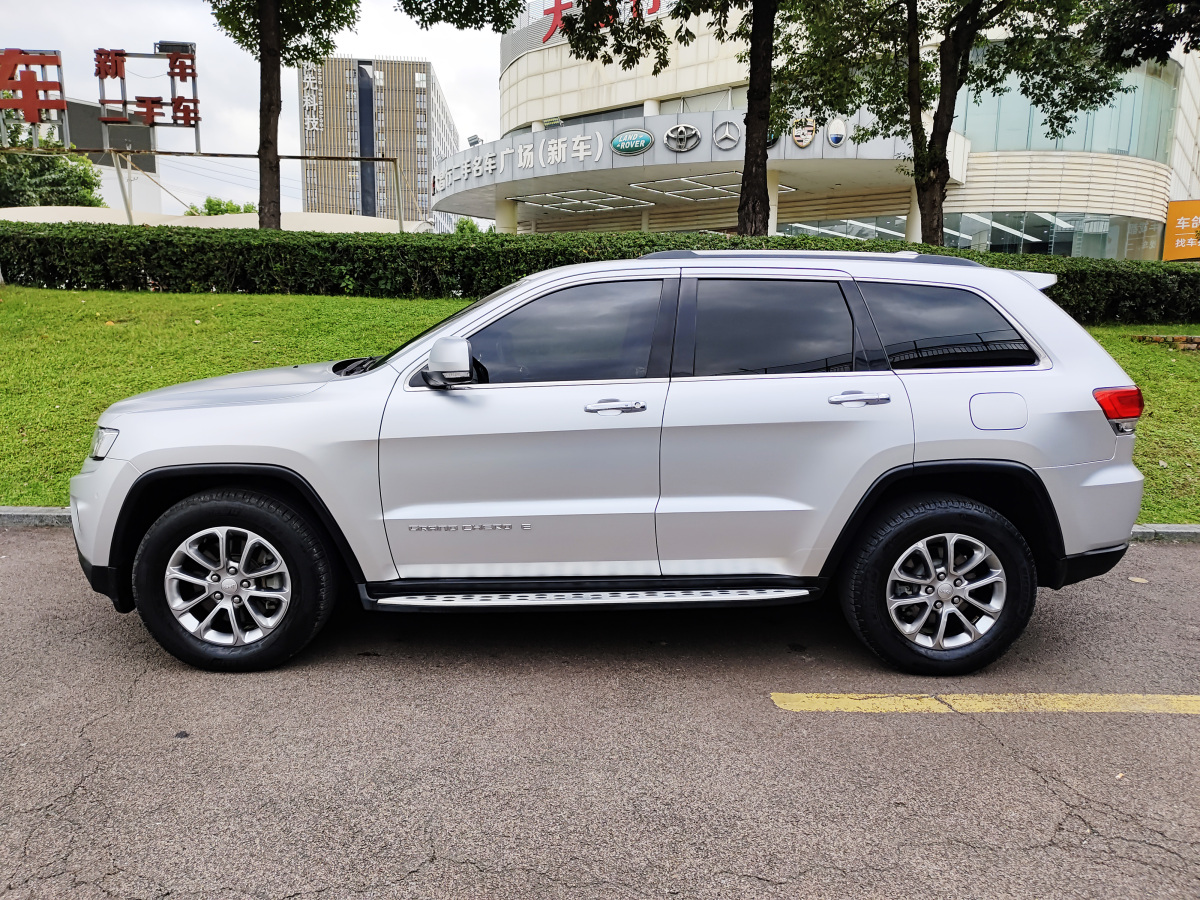 Jeep 大切諾基  2015款 3.0TD 柴油 舒享導(dǎo)航版圖片