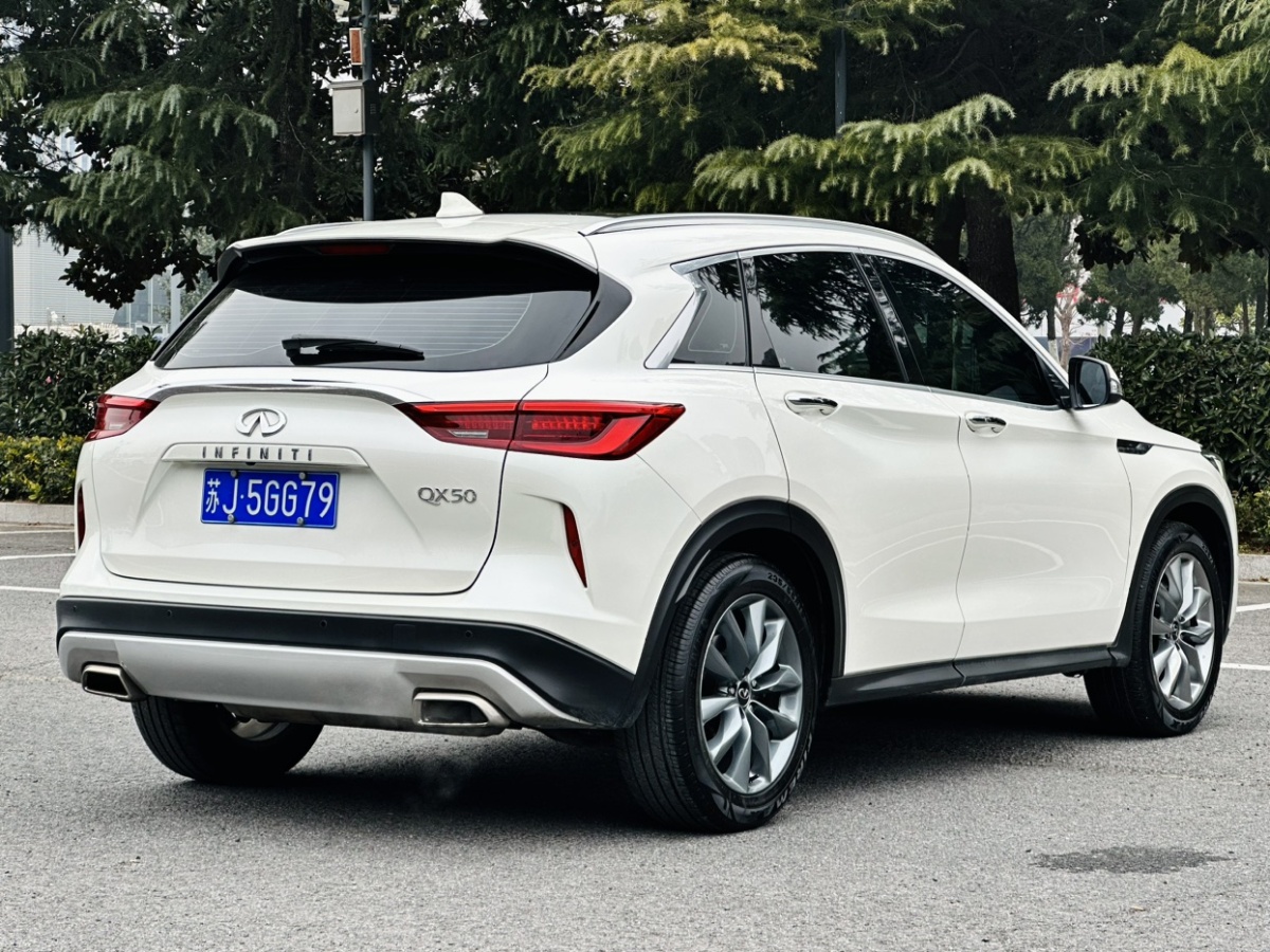 2020年7月英菲尼迪 QX50  2020款 改款 2.0T 兩驅(qū)時(shí)尚版