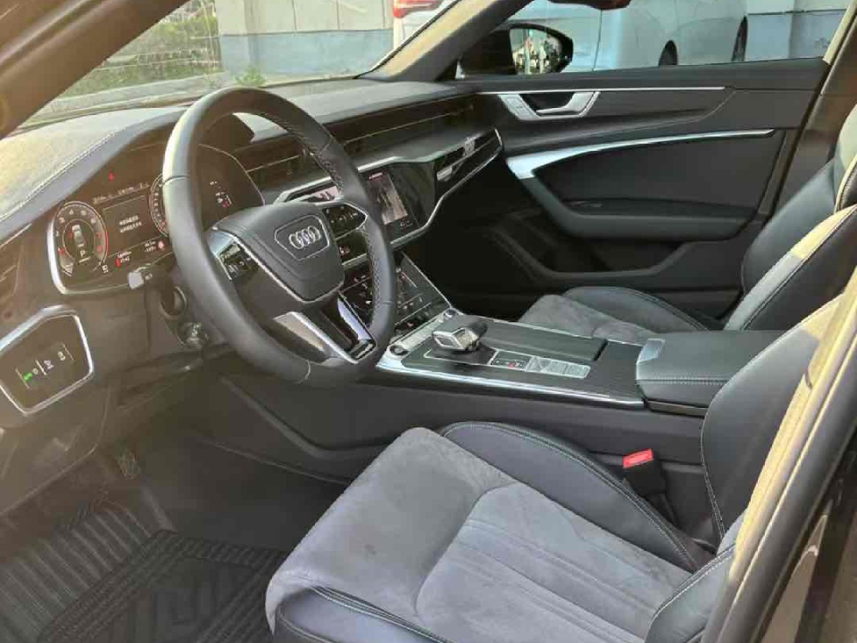 奧迪 奧迪A6L  2024款 45 TFSI quattro 臻選動(dòng)感型圖片