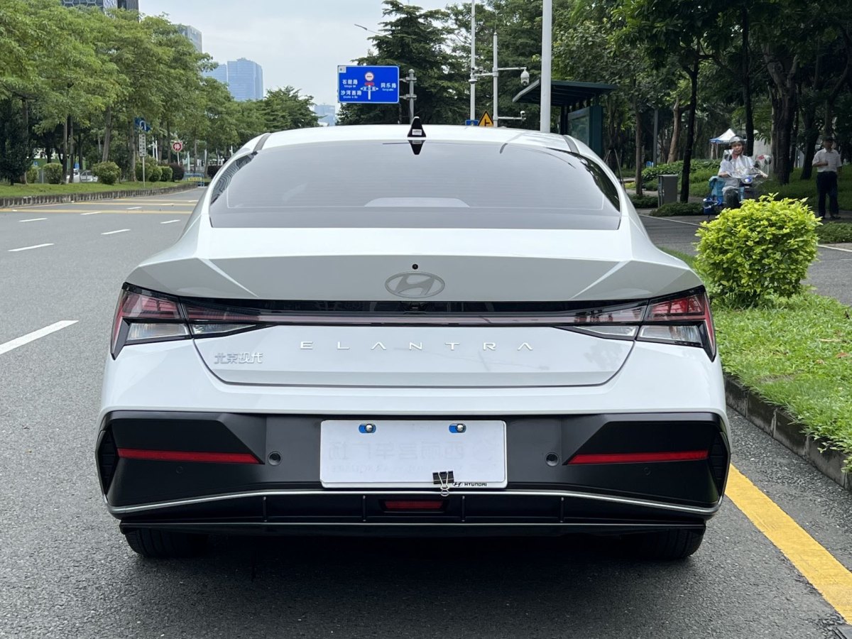 現(xiàn)代 伊蘭特  2023款 1.5L CVT LUX尊貴版圖片