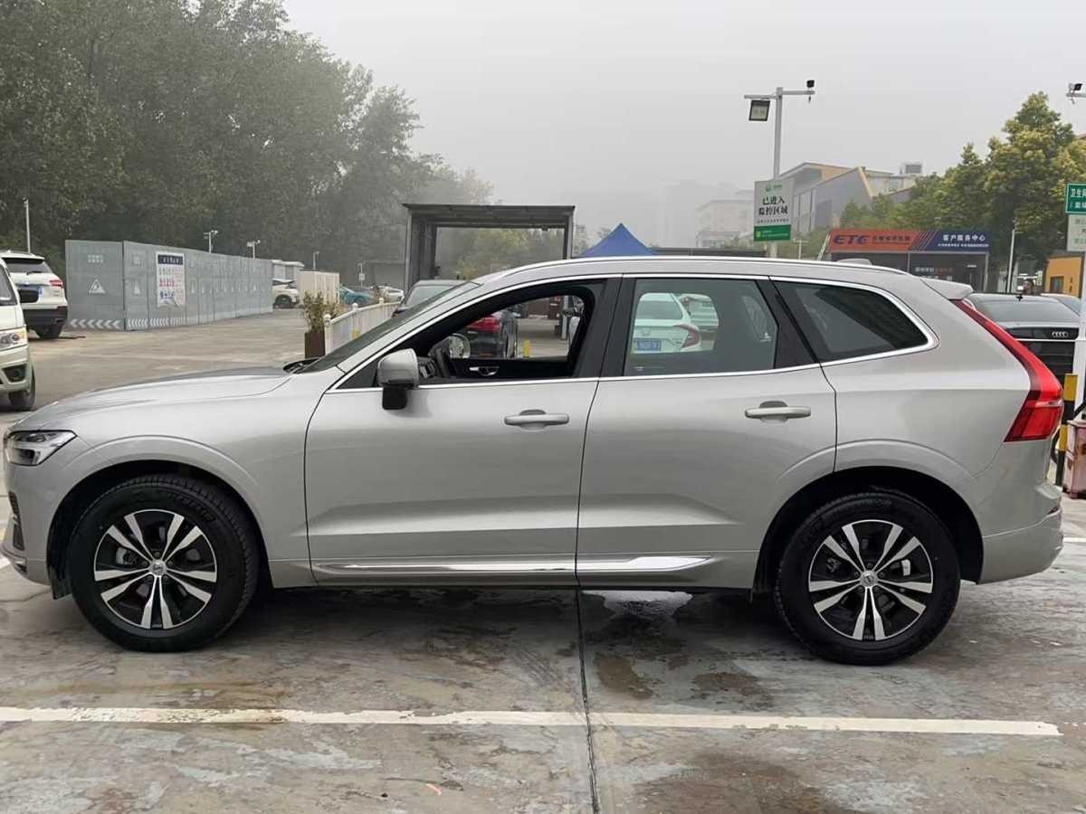 沃爾沃 XC60  2023款 B5 四驅智逸豪華版圖片