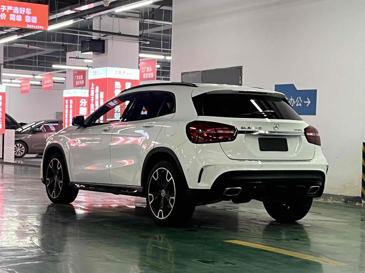 奔馳 奔馳GLA  2018款 GLA 220 4MATIC 運(yùn)動(dòng)型圖片