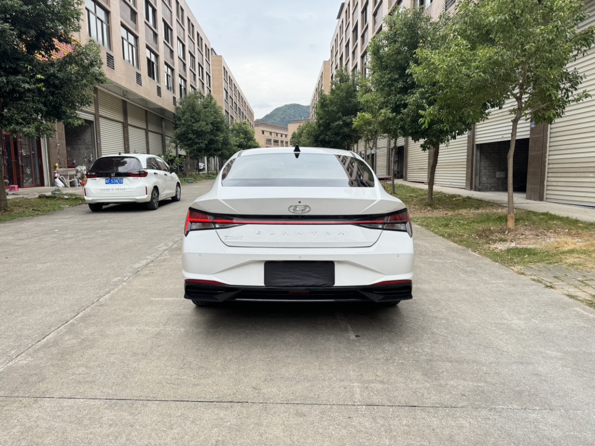 現(xiàn)代 伊蘭特  2021款 1.5L LUX尊貴版圖片