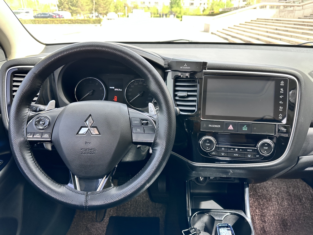 三菱 欧蓝德  2016款 2.4L 四驱精英版 7座图片