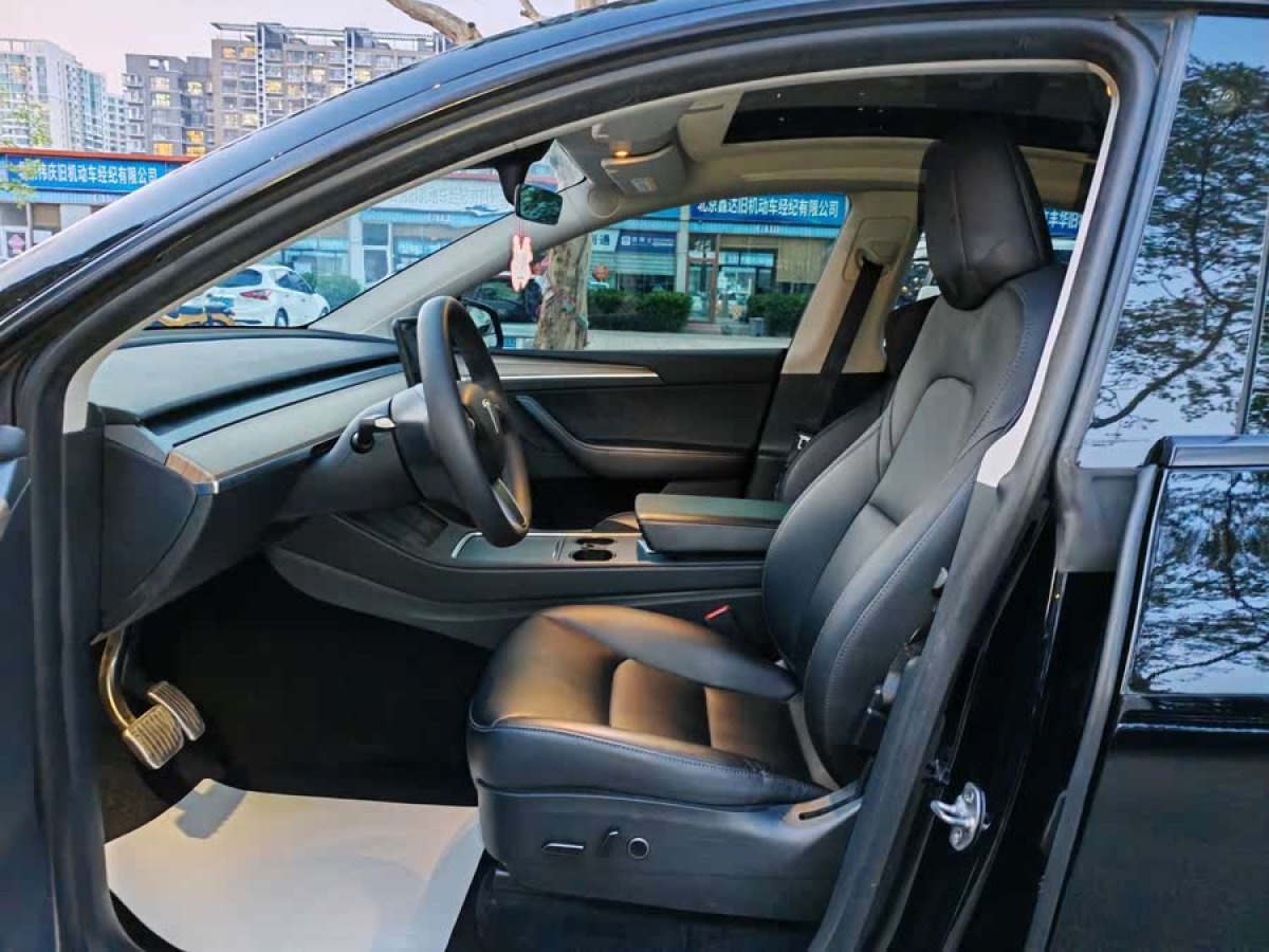 特斯拉 Model Y  2023款 后輪驅(qū)動版圖片