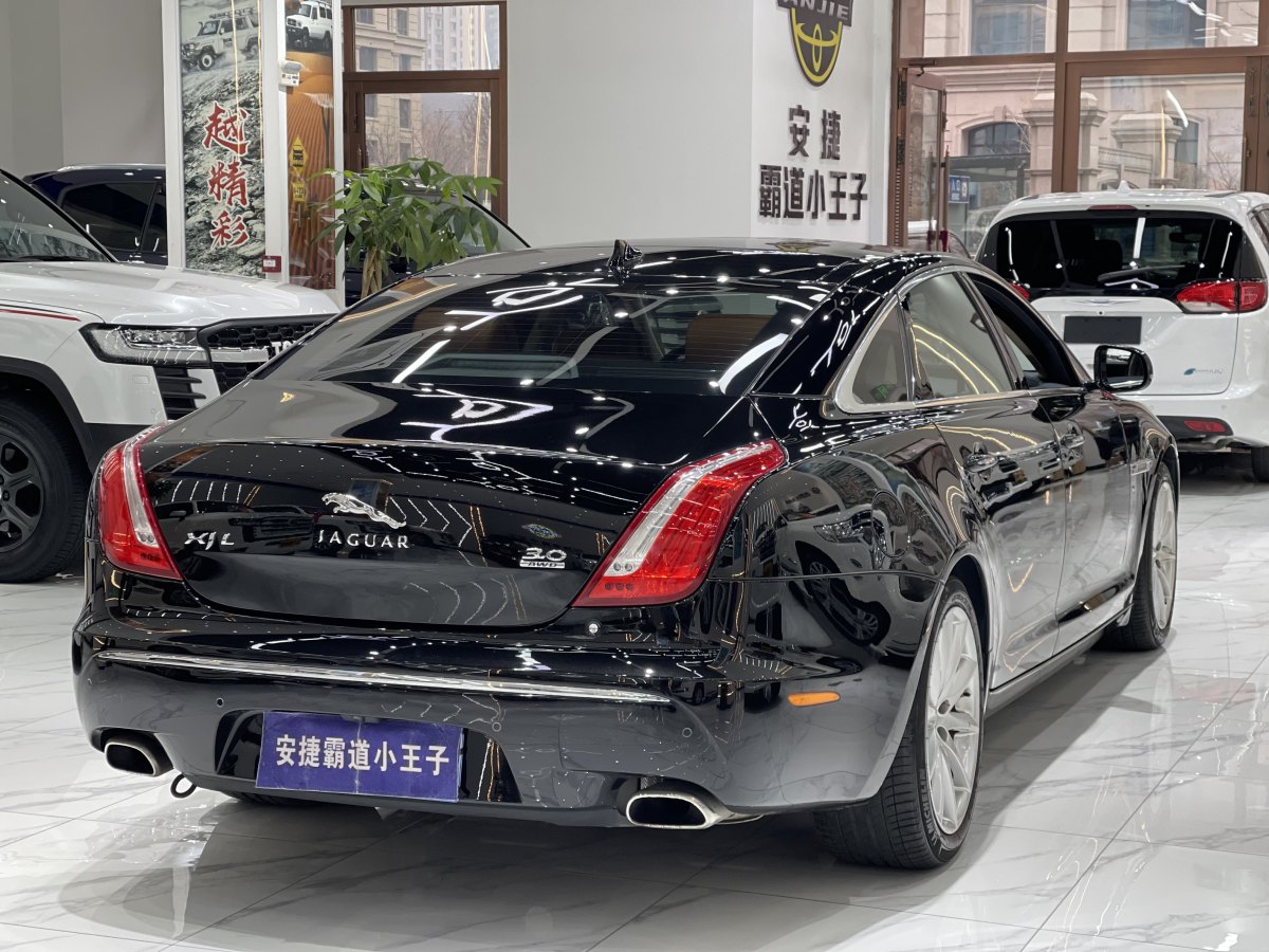 捷豹 XJ  2012款 XJL 3.0 旗艦商務(wù)版圖片