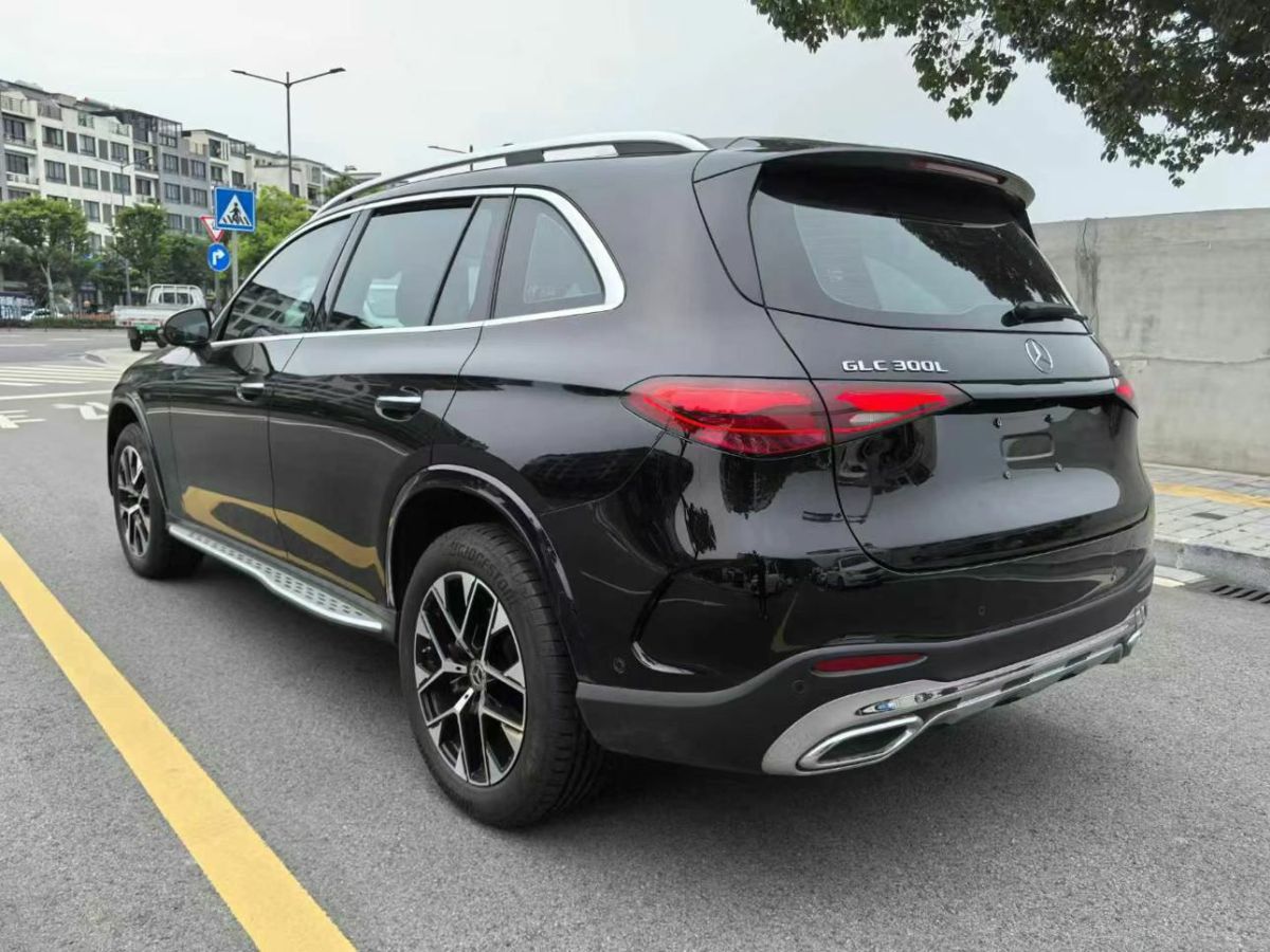 奔馳 禮驪汽車V級(jí)  2023款 醒獅系列 2.0T 琥 7座圖片