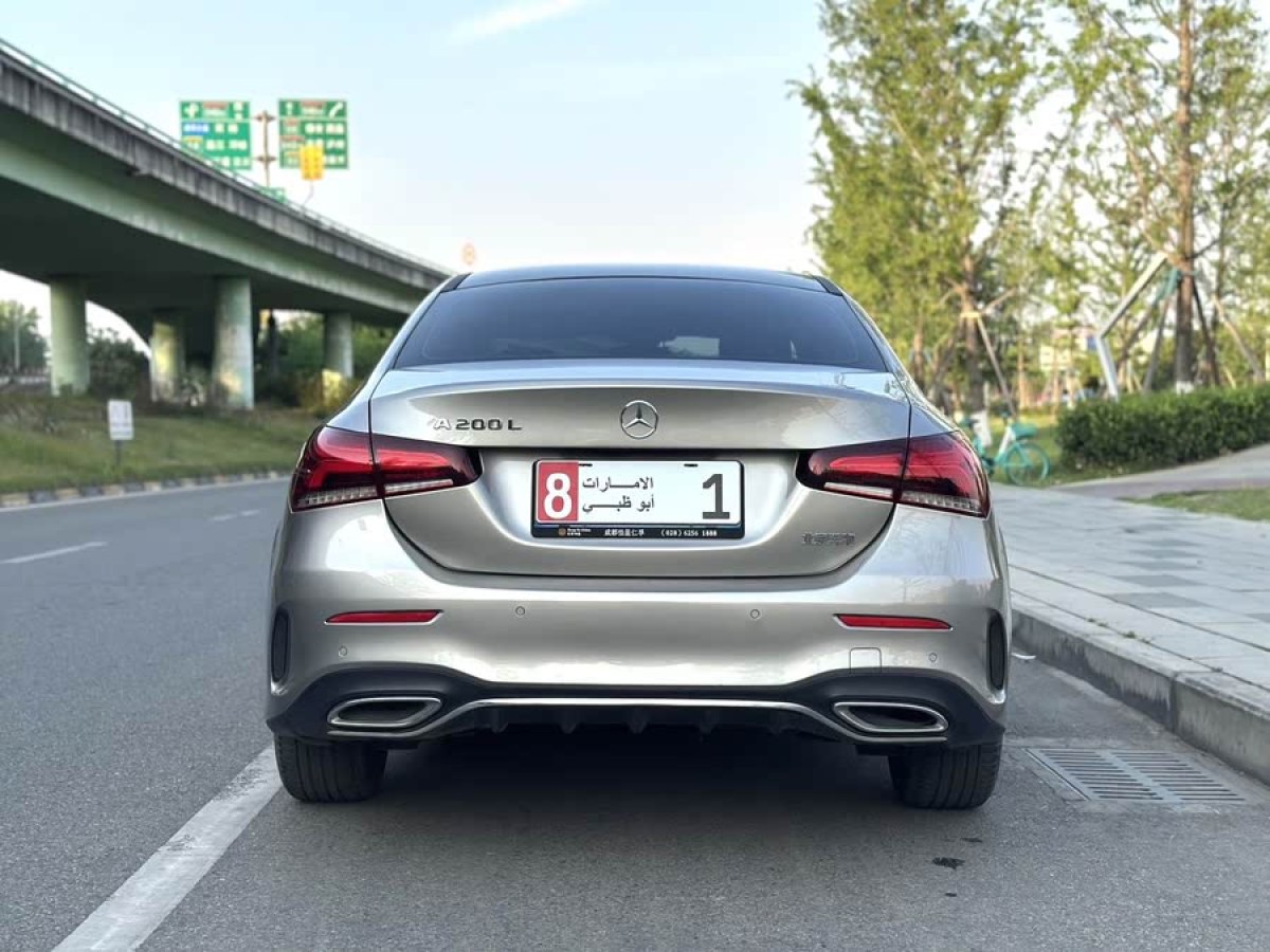奔馳 奔馳A級  2020款 改款 A 200 L 運動轎車動感型圖片