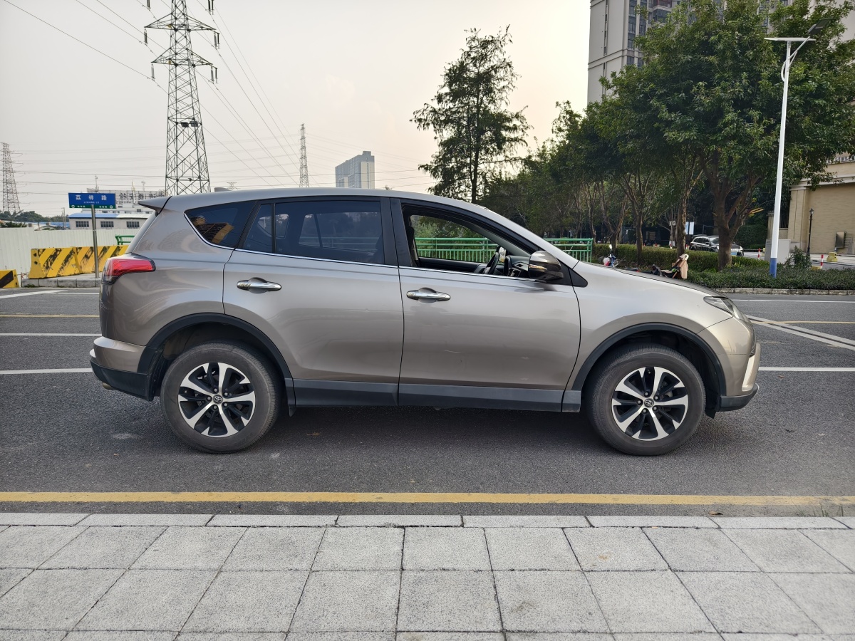 豐田 RAV4  2019款 榮放 2.0L CVT兩驅(qū)智尚版圖片