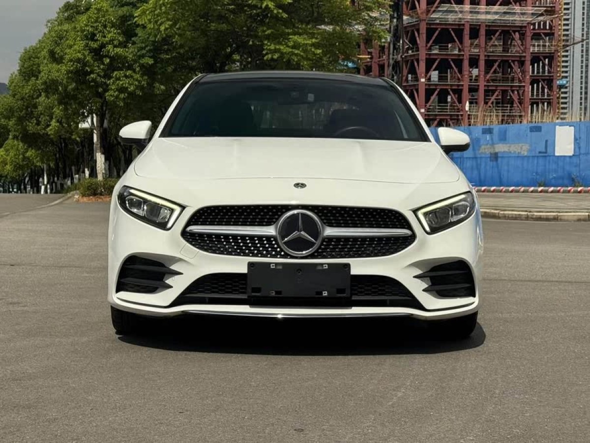 奔馳 奔馳A級  2020款 改款 A 200 L 運(yùn)動轎車動感型圖片