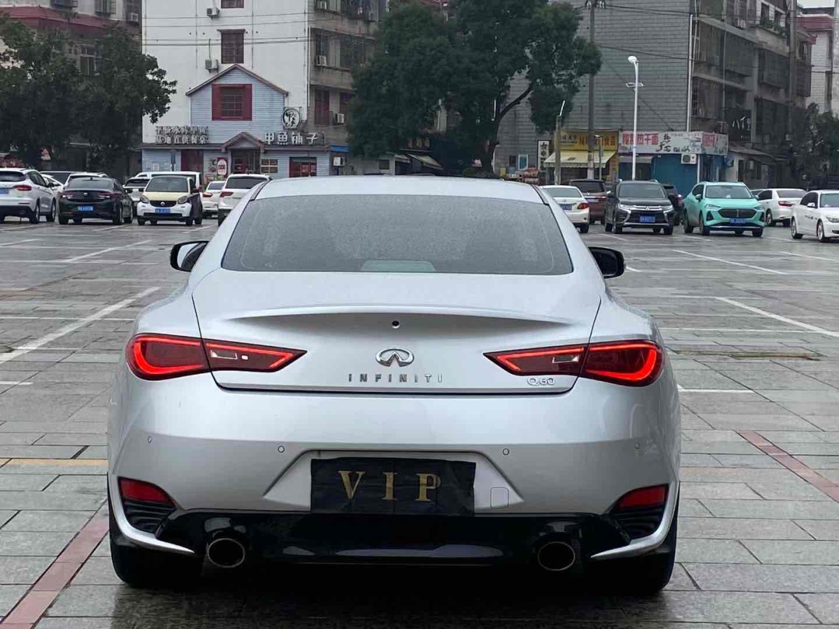 英菲尼迪 Q60  2019款 2.0T 豪華版圖片