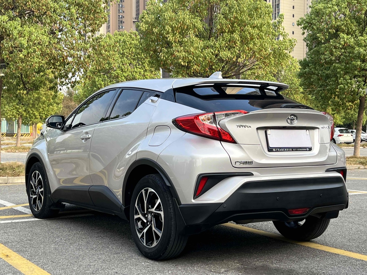 豐田 C-HR  2020款 2.0L 領(lǐng)先版圖片