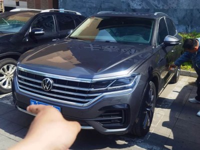 2023年3月 大眾 途銳(進口) 3.0TSI 銳享版 曜黑運動套裝圖片