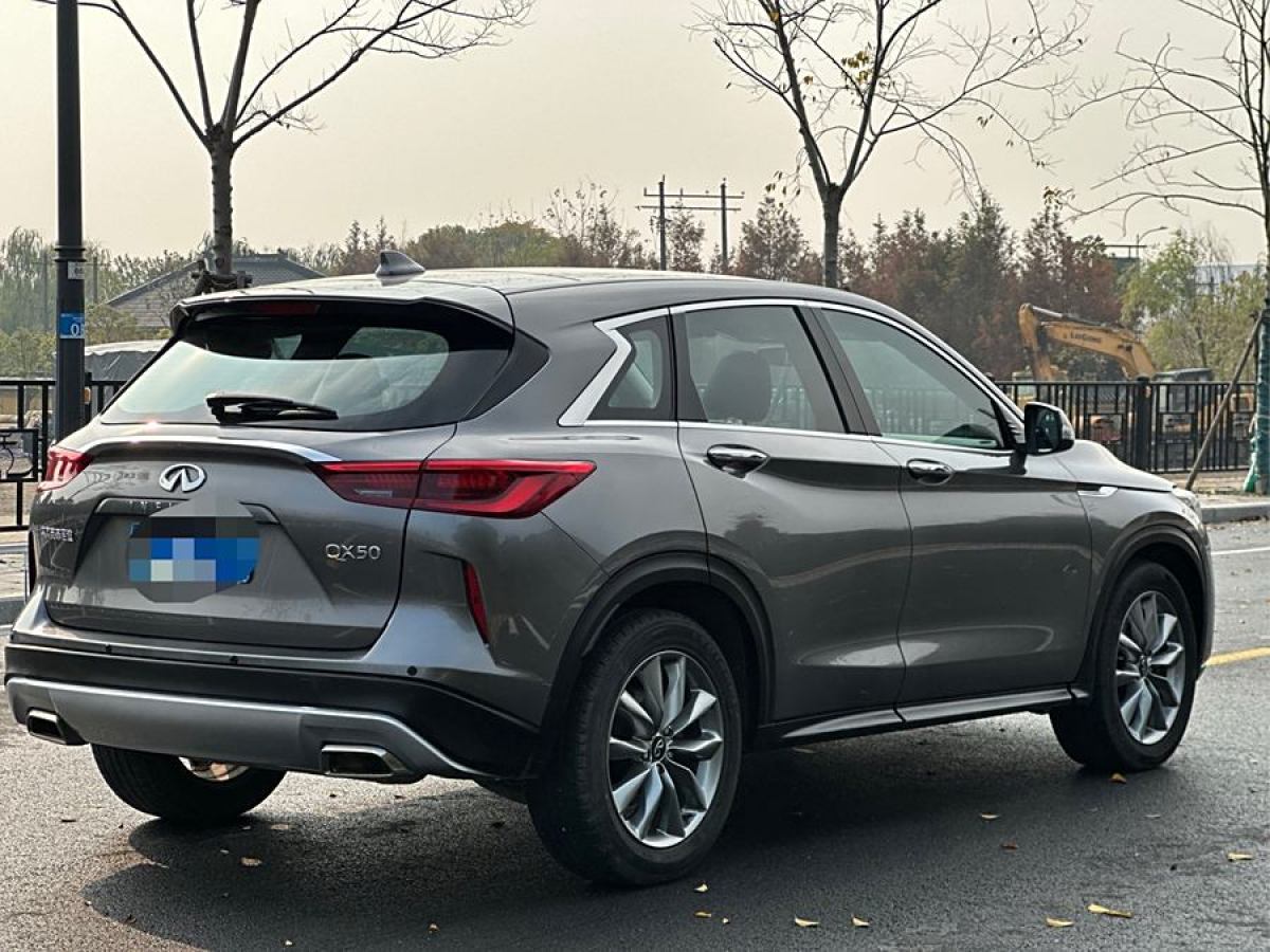 英菲尼迪 QX50  2020款 改款 2.0T 兩驅(qū)時(shí)尚版圖片