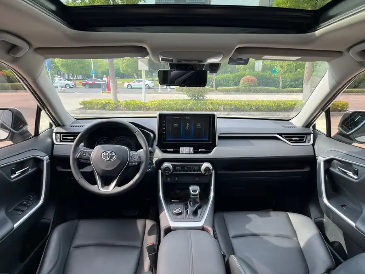 豐田 RAV4榮放  2020款 雙擎  2.5L CVT四驅(qū)旗艦版圖片