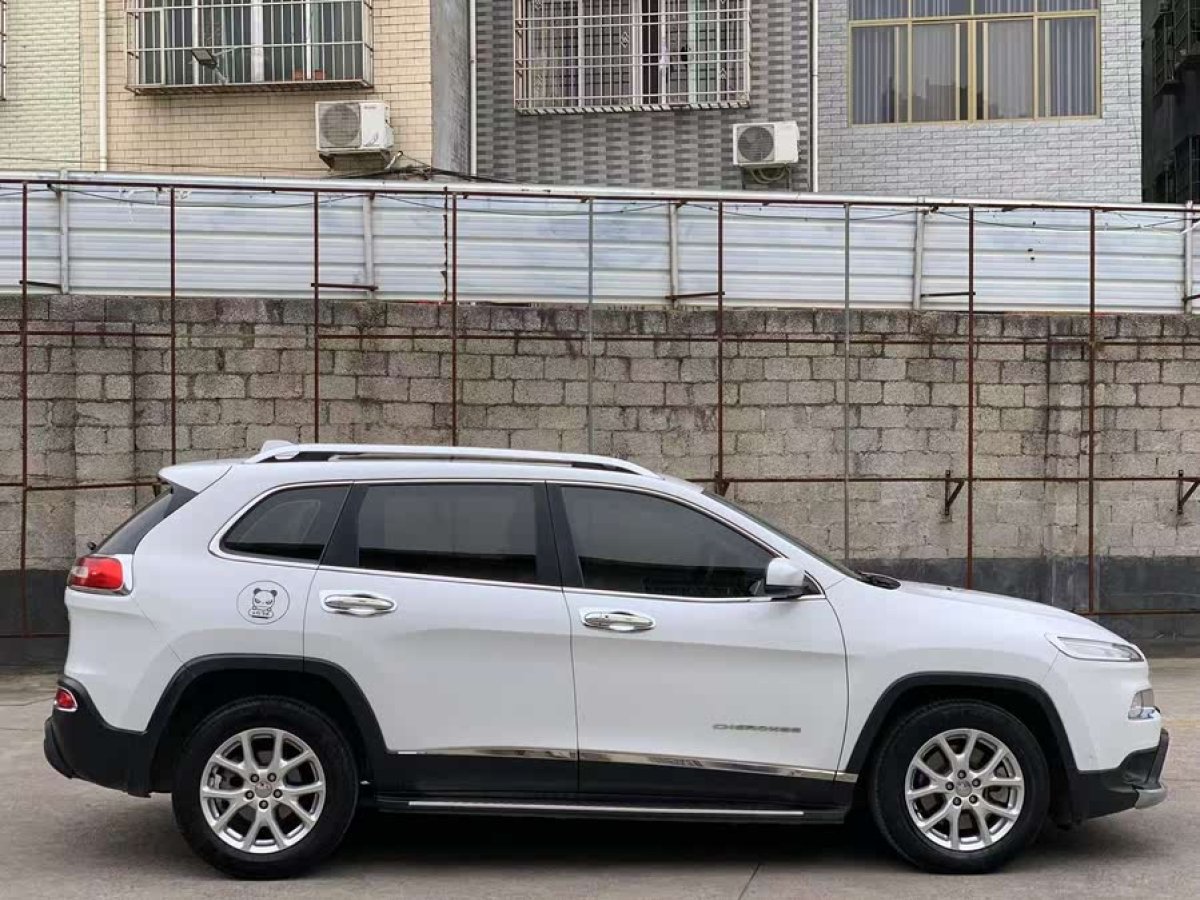 Jeep 自由光  2016款 2.4L 領(lǐng)先版圖片