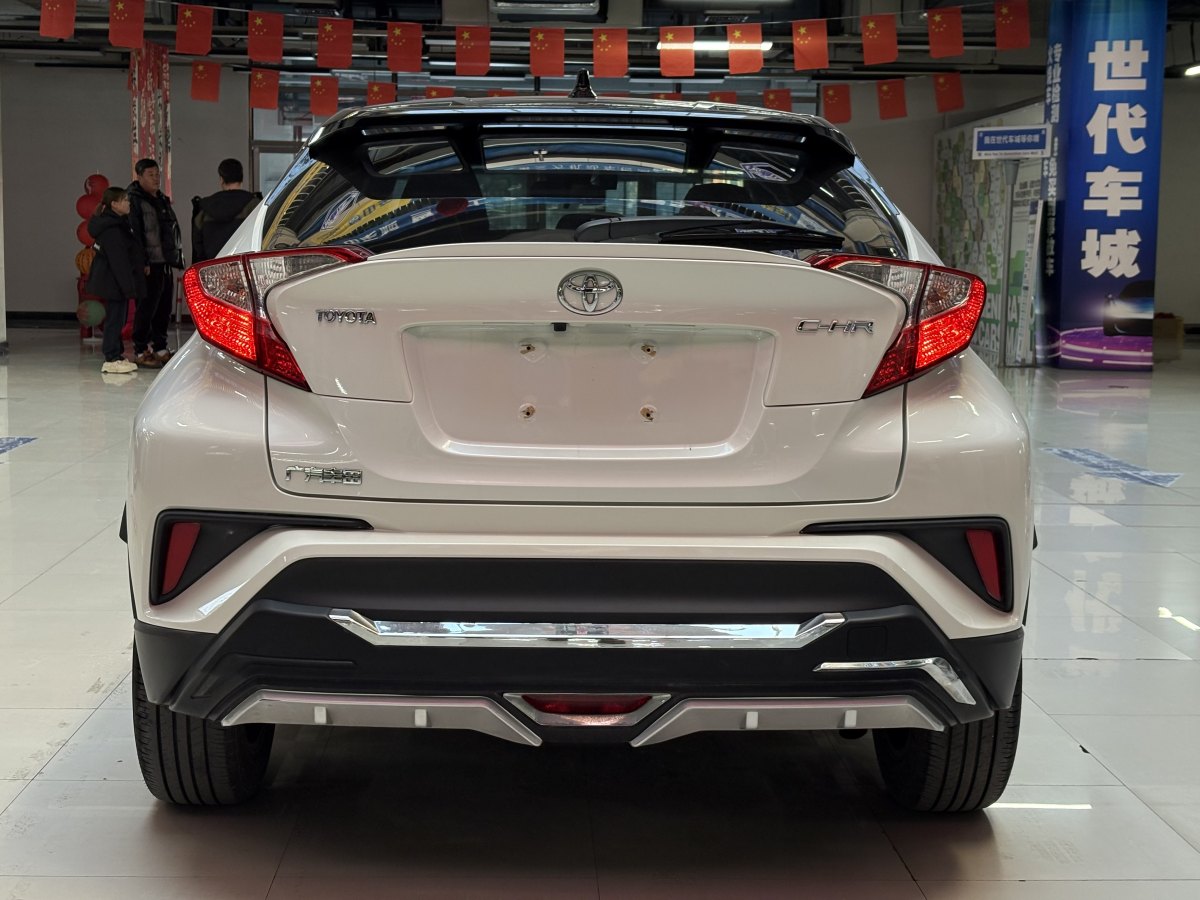 豐田 C-HR  2018款 2.0L 領(lǐng)先版 國(guó)V圖片