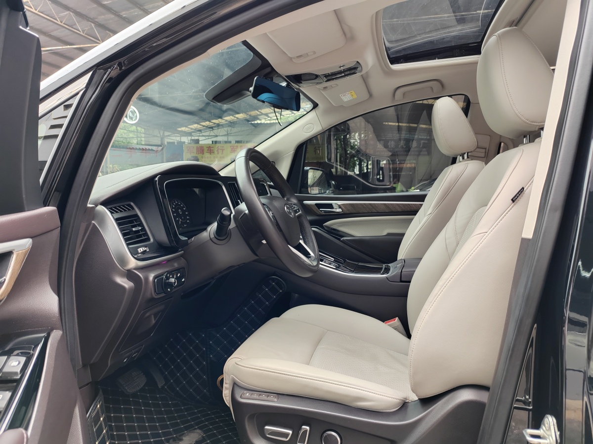 廣汽傳祺 M8  2021款 領(lǐng)秀系列 390T 至尊版圖片