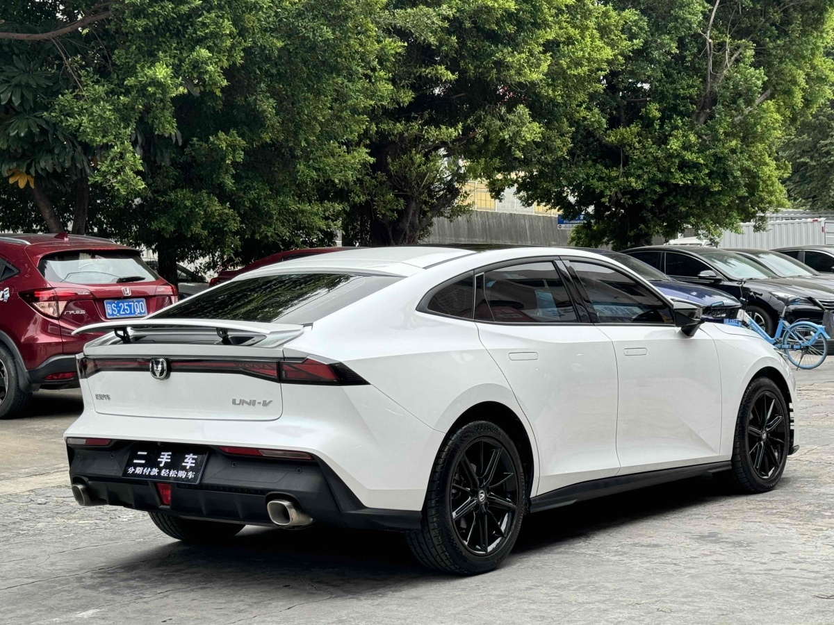 長(zhǎng)安 長(zhǎng)安UNI-V  2022款 1.5T 尊貴型圖片