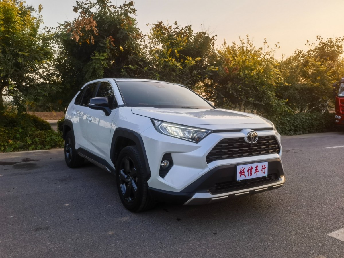 2022年7月豐田 RAV4榮放  2022款 2.0L CVT四驅(qū)風(fēng)尚版