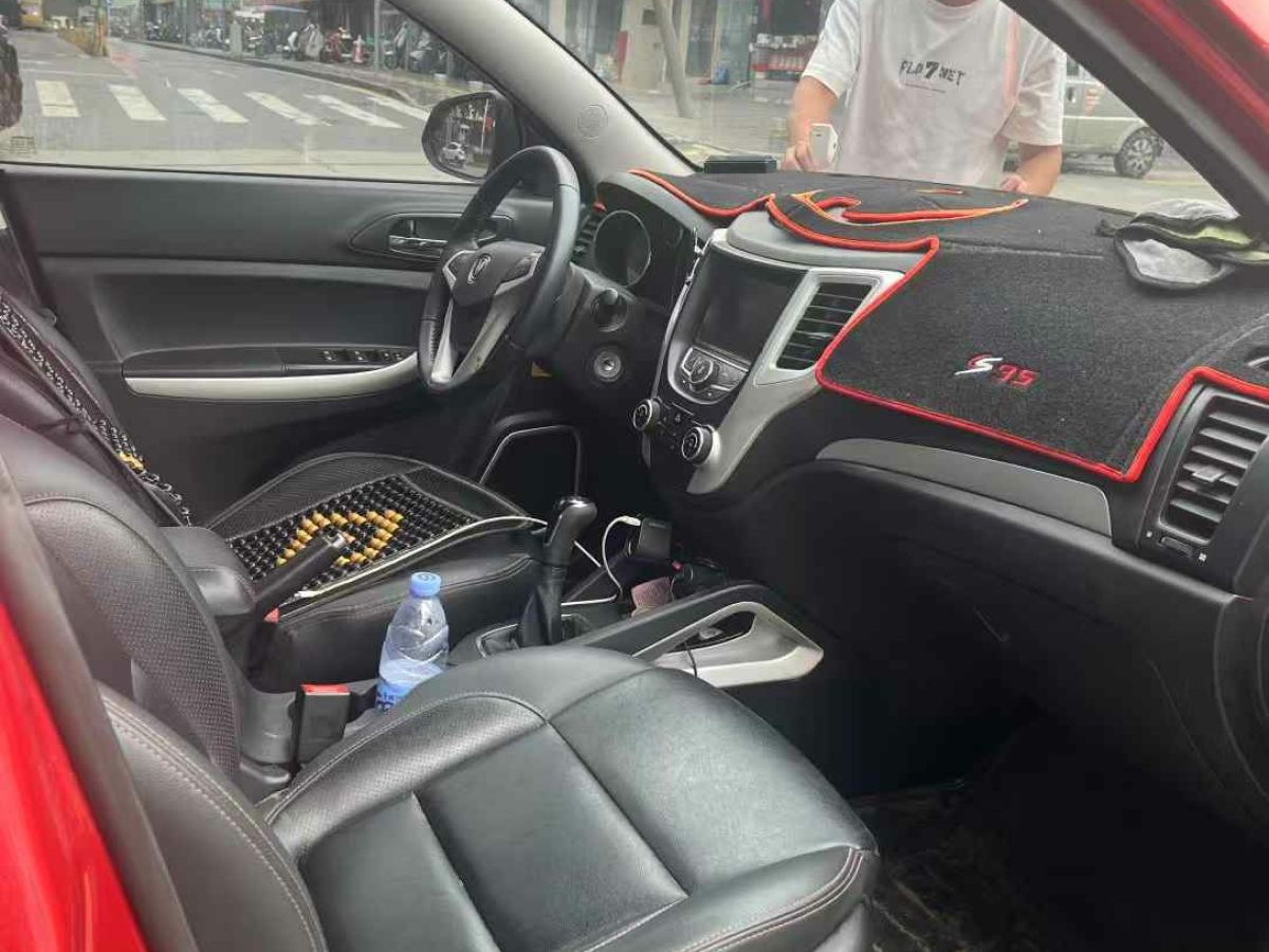 長安 CS35  2017款 1.5T 手動運(yùn)動型圖片