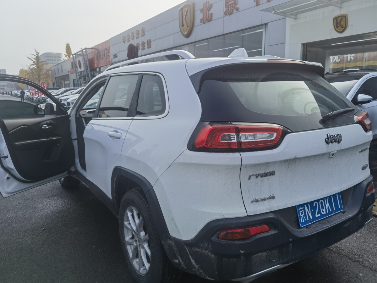 Jeep 自由光  2016款 2.4L 專業(yè)版圖片