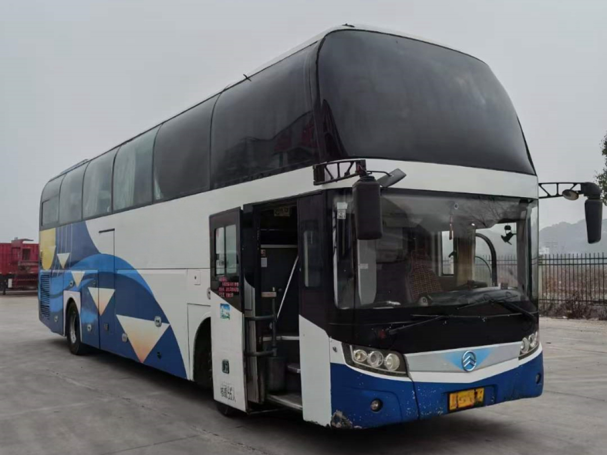 2013年1月法拉利 612 55座金旅6128中门气囊车