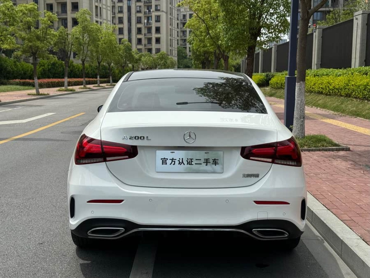 奔馳 奔馳A級  2022款 改款 A 200 L 運動轎車動感型圖片