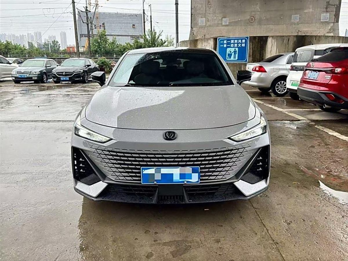 長(zhǎng)安 長(zhǎng)安UNI-V  2022款 1.5T 尊貴型圖片