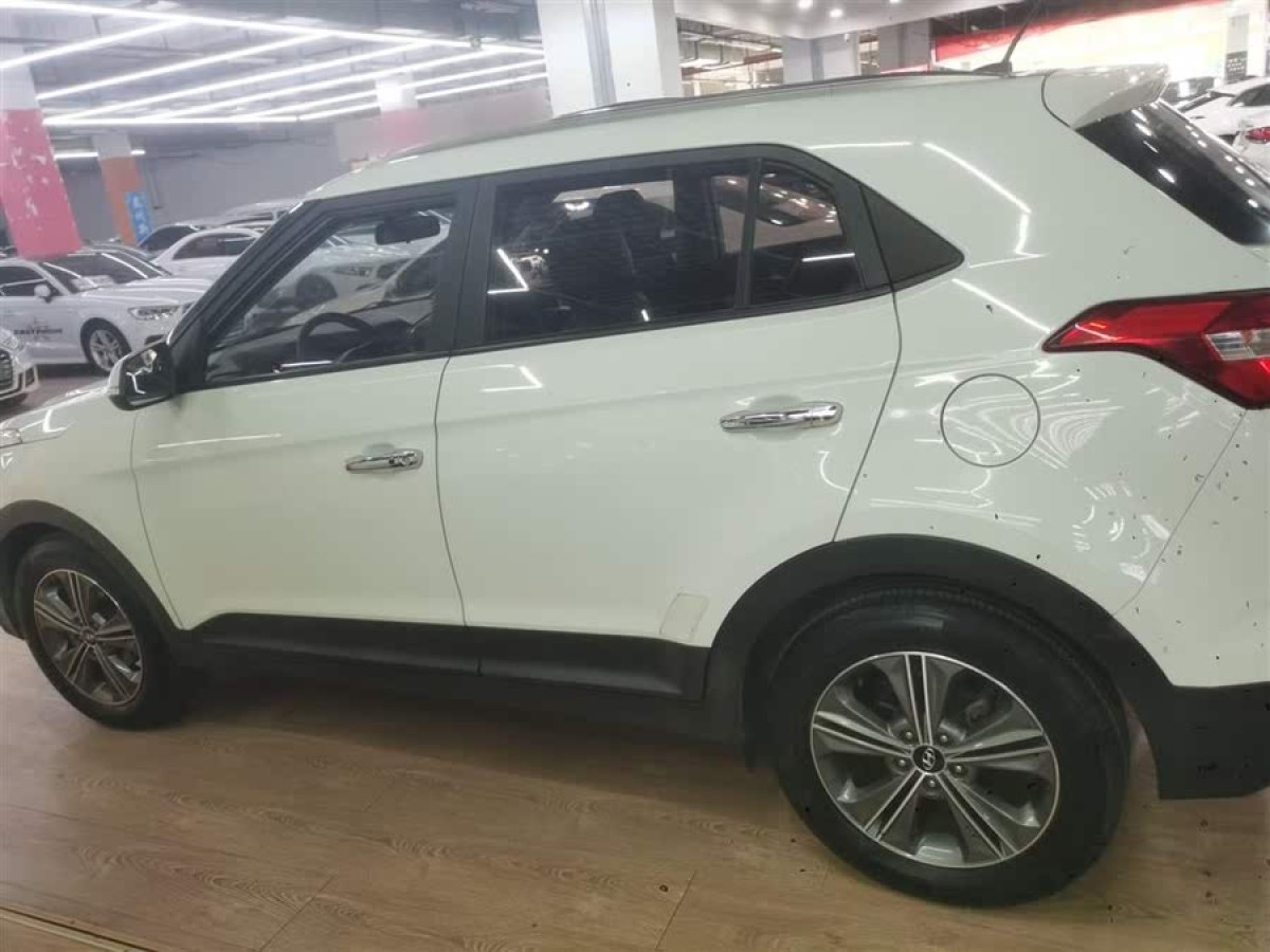 現(xiàn)代 ix25  2015款 1.6L 自動兩驅(qū)智能型GLS圖片