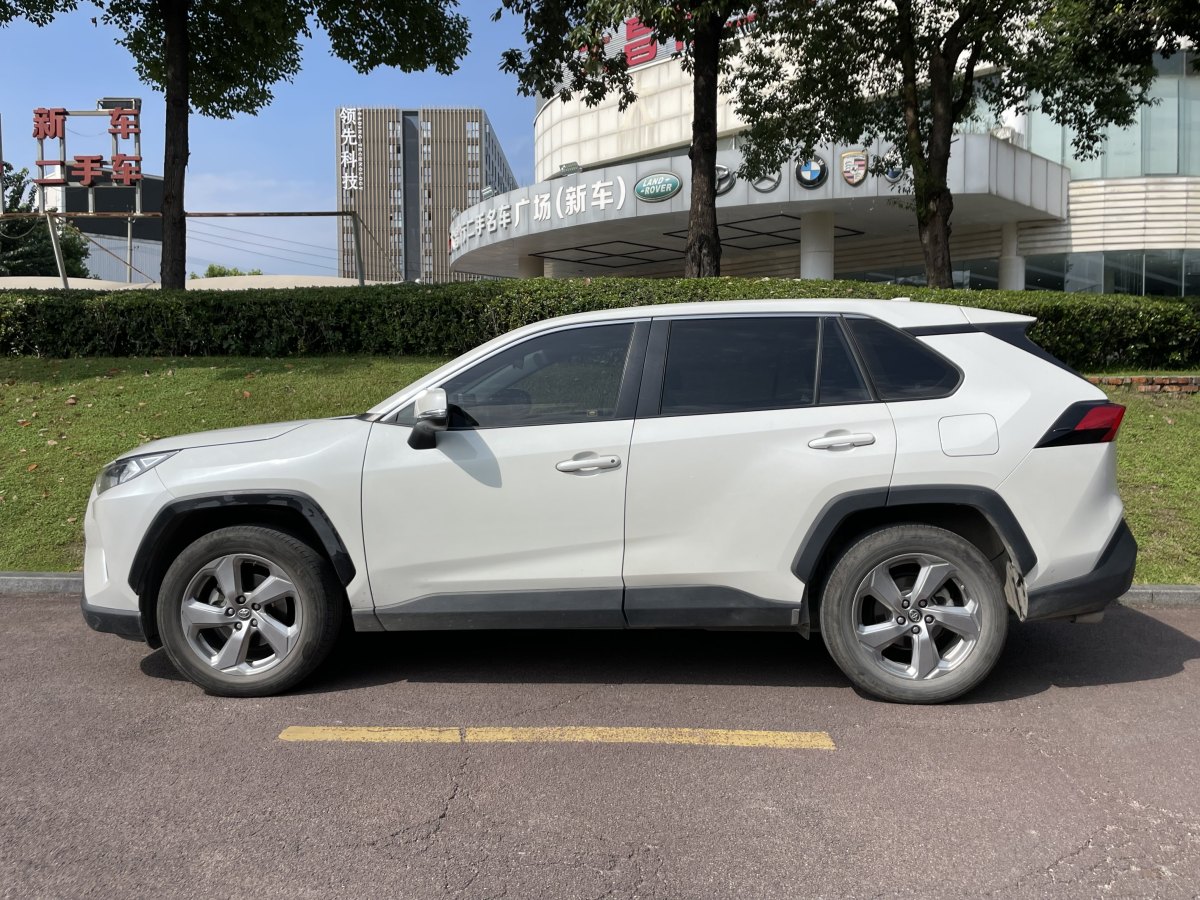 2020年10月豐田 RAV4  2018款 榮放 2.0L CVT兩驅(qū)風(fēng)尚版