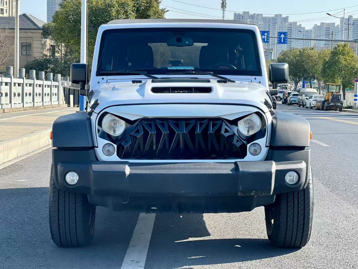 Jeep 牧馬人  2014款 2.8TD Sahara 四門版圖片