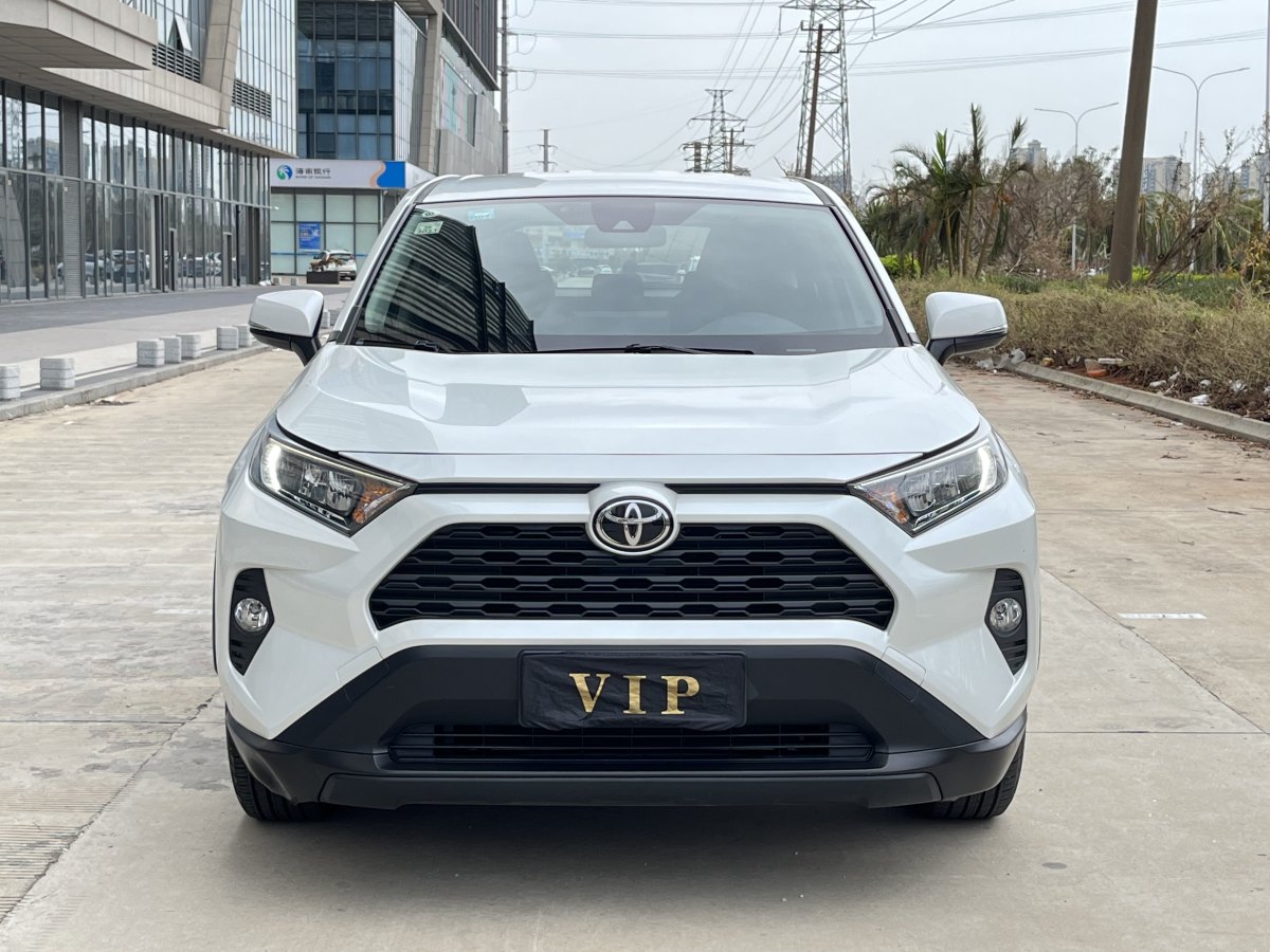 豐田 RAV4  2018款 榮放 2.0L CVT兩驅(qū)風(fēng)尚版圖片