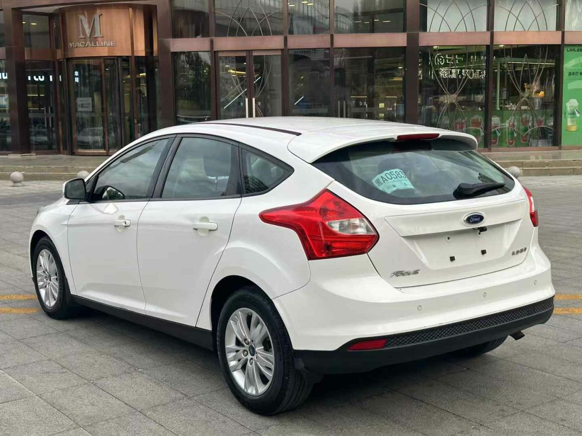 福特 ?？怂? 2013款 三廂經(jīng)典 1.8L 自動基本型圖片