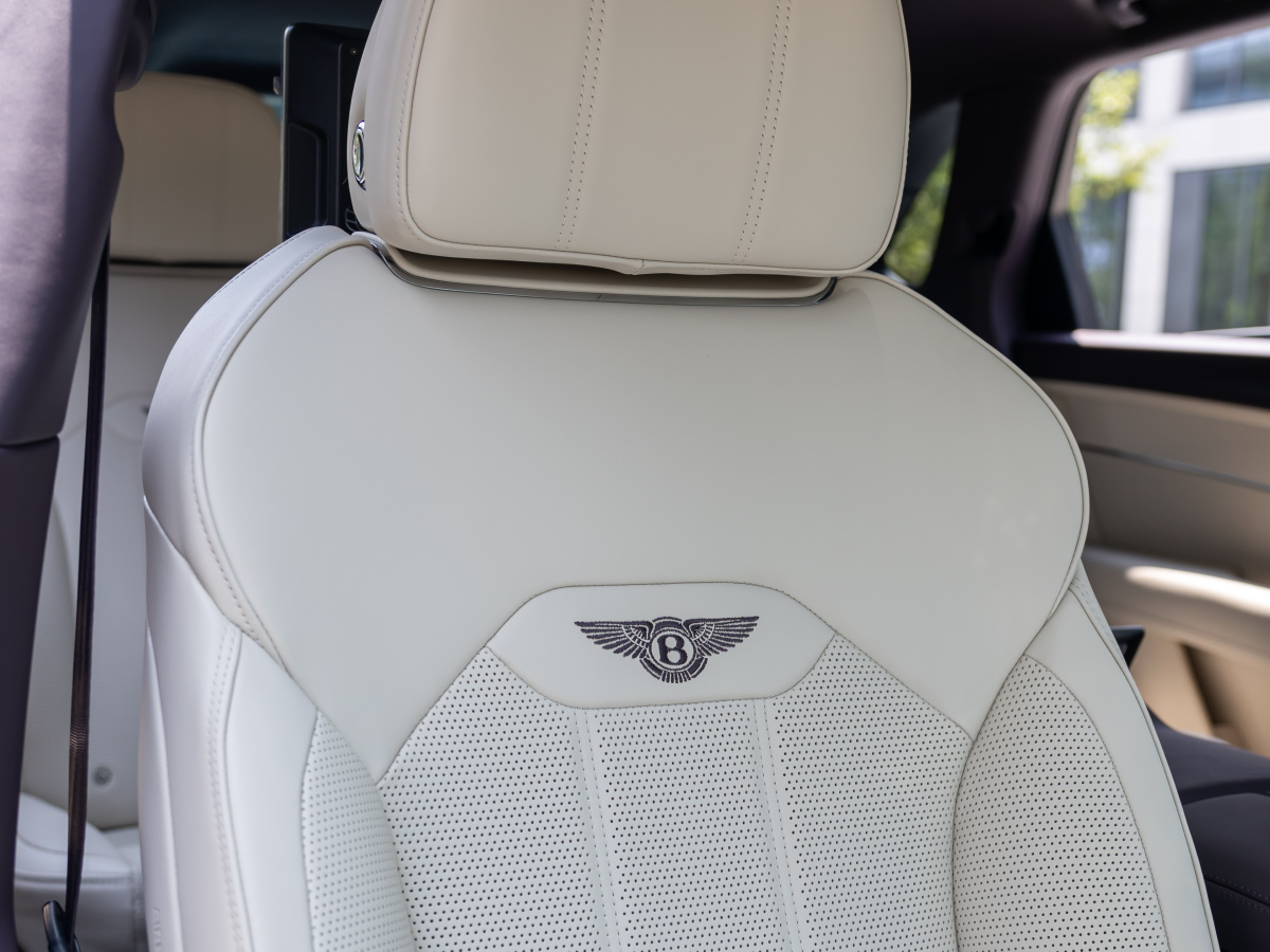 賓利 添越  2023款 4.0T V8 長軸距版圖片