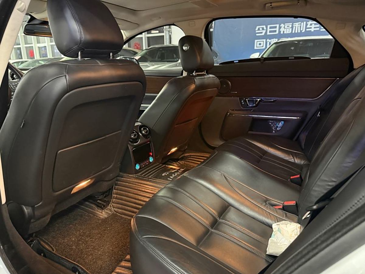 捷豹 XJ  2015款 XJL 3.0 SC 兩驅(qū)全景商務(wù)版圖片