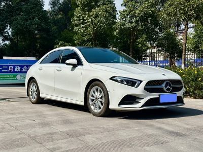 2020年6月 奔馳 奔馳A級(jí) 改款 A 200 L 運(yùn)動(dòng)轎車動(dòng)感型圖片