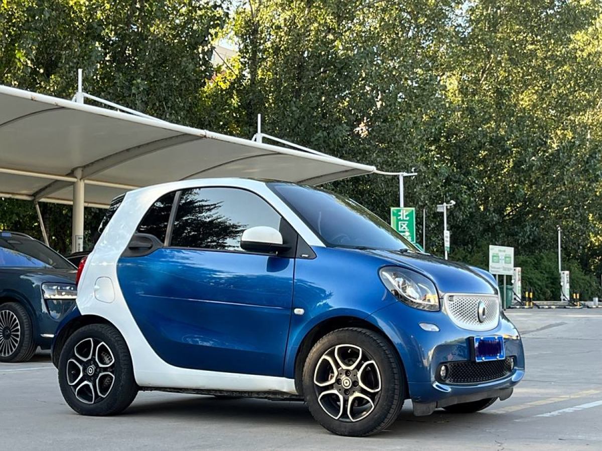 smart fortwo  2018款 0.9T 66千瓦硬頂先鋒版圖片