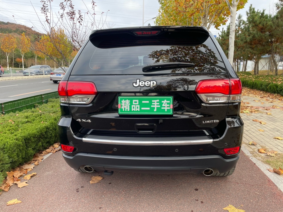 Jeep 大切諾基  2017款 3.0L 舒享導(dǎo)航版圖片