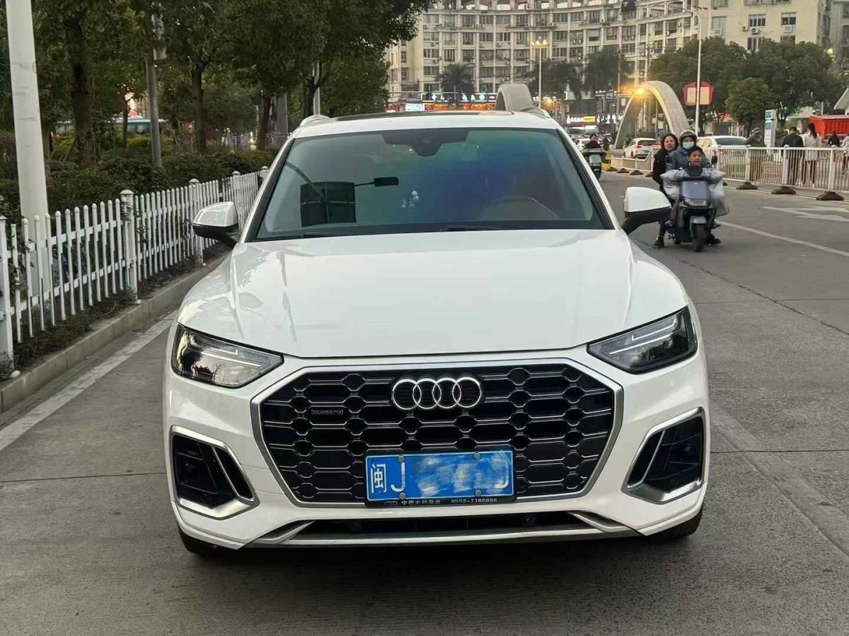 奧迪 奧迪Q5 e-tron  2022款 40 e-tron 星耀型 機(jī)甲套裝圖片