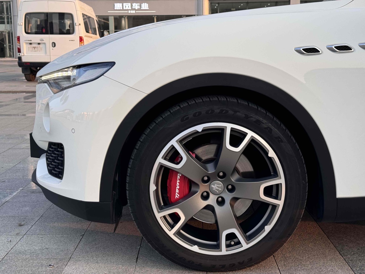 2019年7月瑪莎拉蒂 Levante  2018款 3.0T 350Hp 標(biāo)準(zhǔn)版