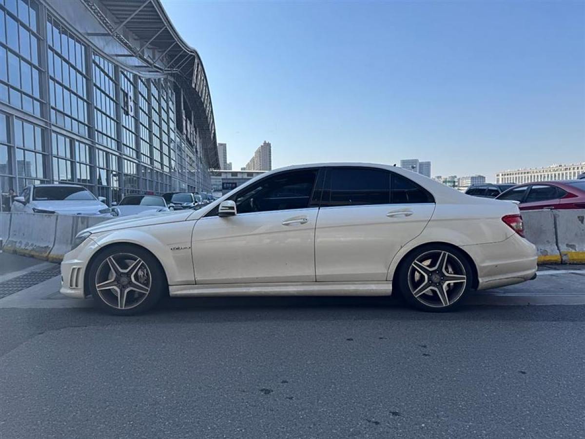 奔馳 奔馳C級(jí)AMG  2009款 AMG C 63 動(dòng)感型圖片