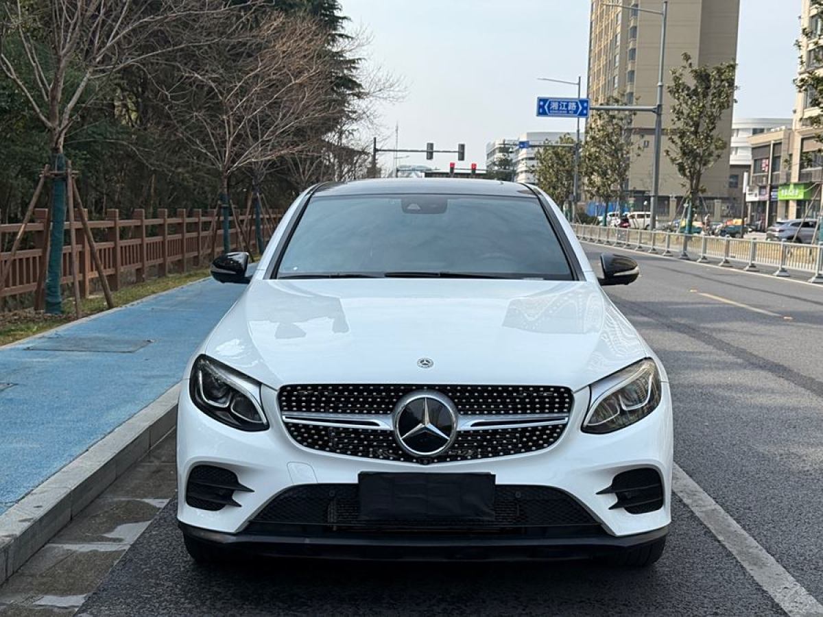 奔馳 奔馳GLC  2022款 改款 GLC 260 4MATIC 轎跑SUV圖片