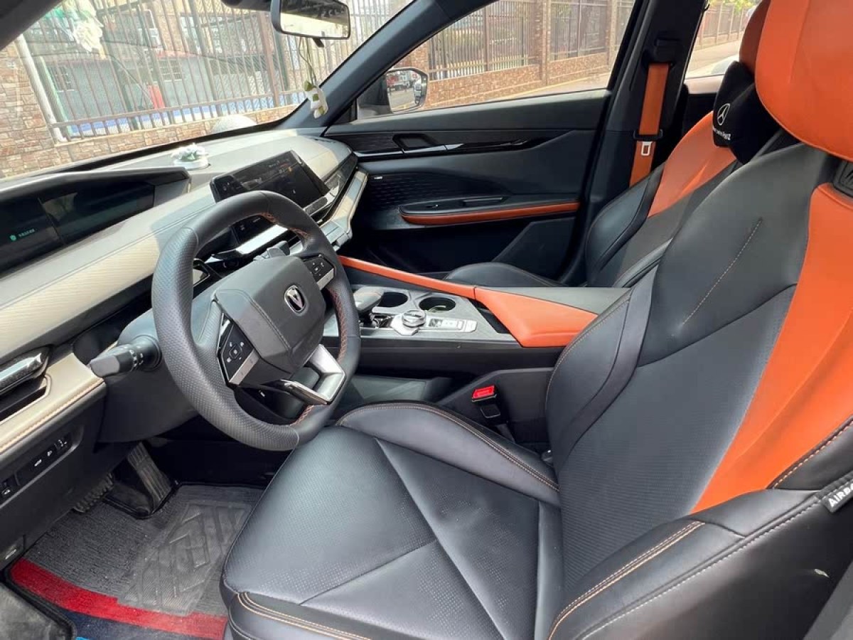 長(zhǎng)安 長(zhǎng)安UNI-V  2022款 1.5T 尊貴型圖片