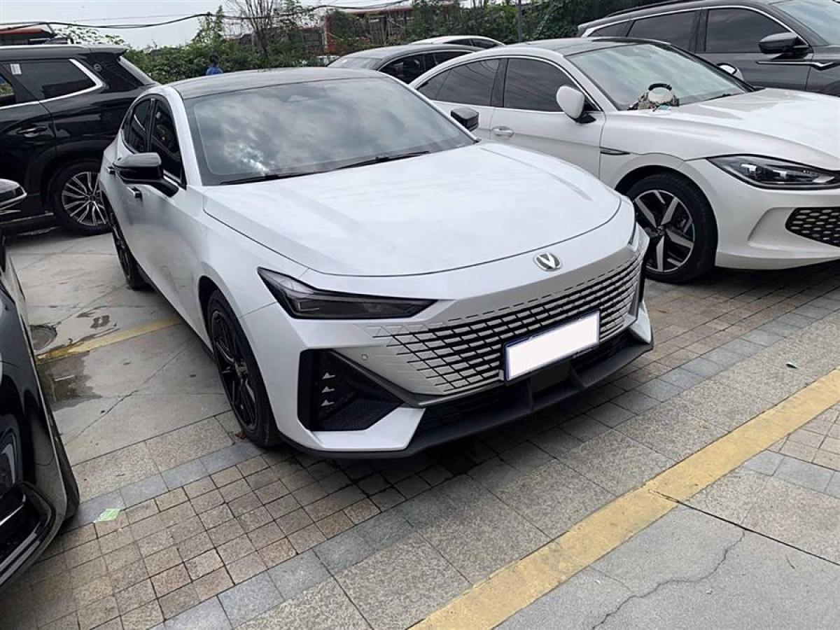 長(zhǎng)安 長(zhǎng)安UNI-V  2023款 1.5T 尊貴型圖片