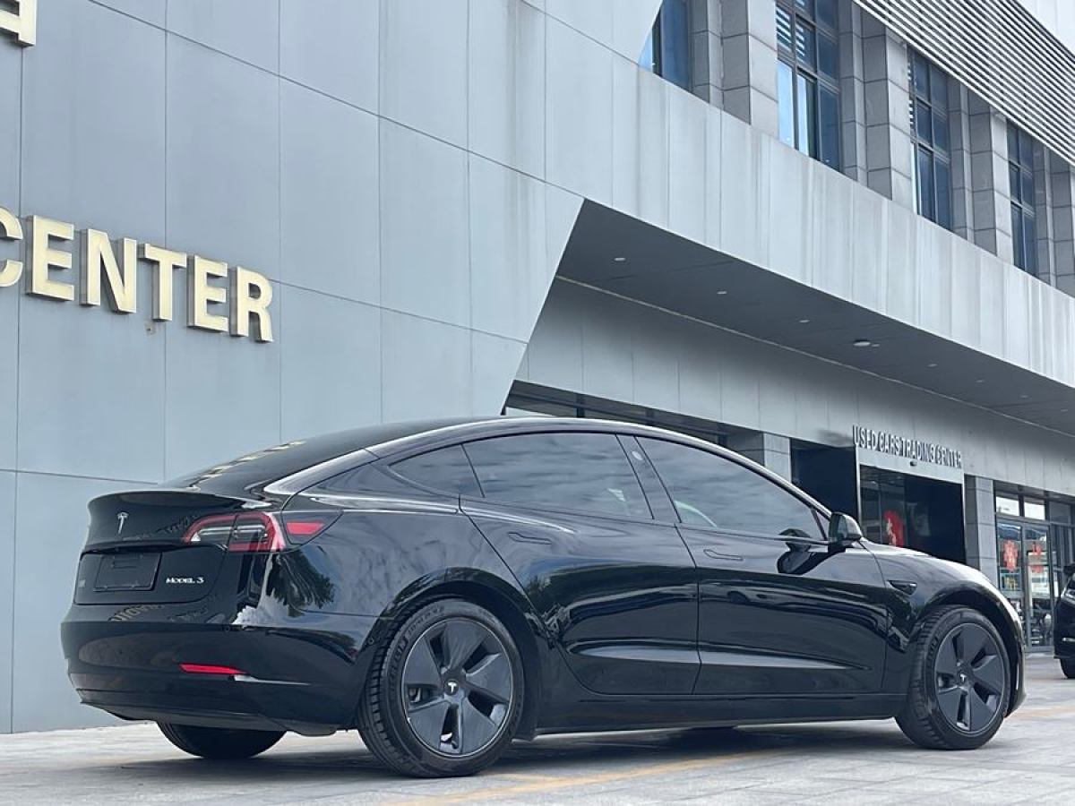 特斯拉 Model 3  2021款 改款 標(biāo)準(zhǔn)續(xù)航后驅(qū)升級版圖片