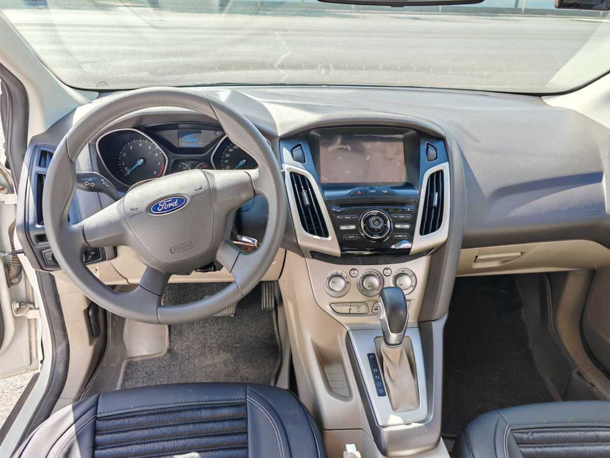 2015年7月福特 福克斯  2015款 三厢 1.6L 自动舒适型
